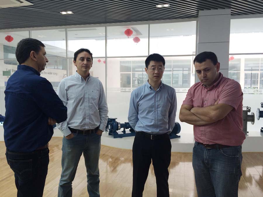 某礦業集團考察尤孚，欲尋求合作