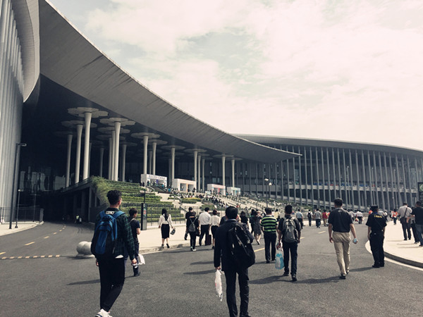 尤孚誠邀“四海八荒”的新老朋友，相聚上海